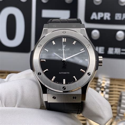 Đồng hồ Hublot dây cao su .